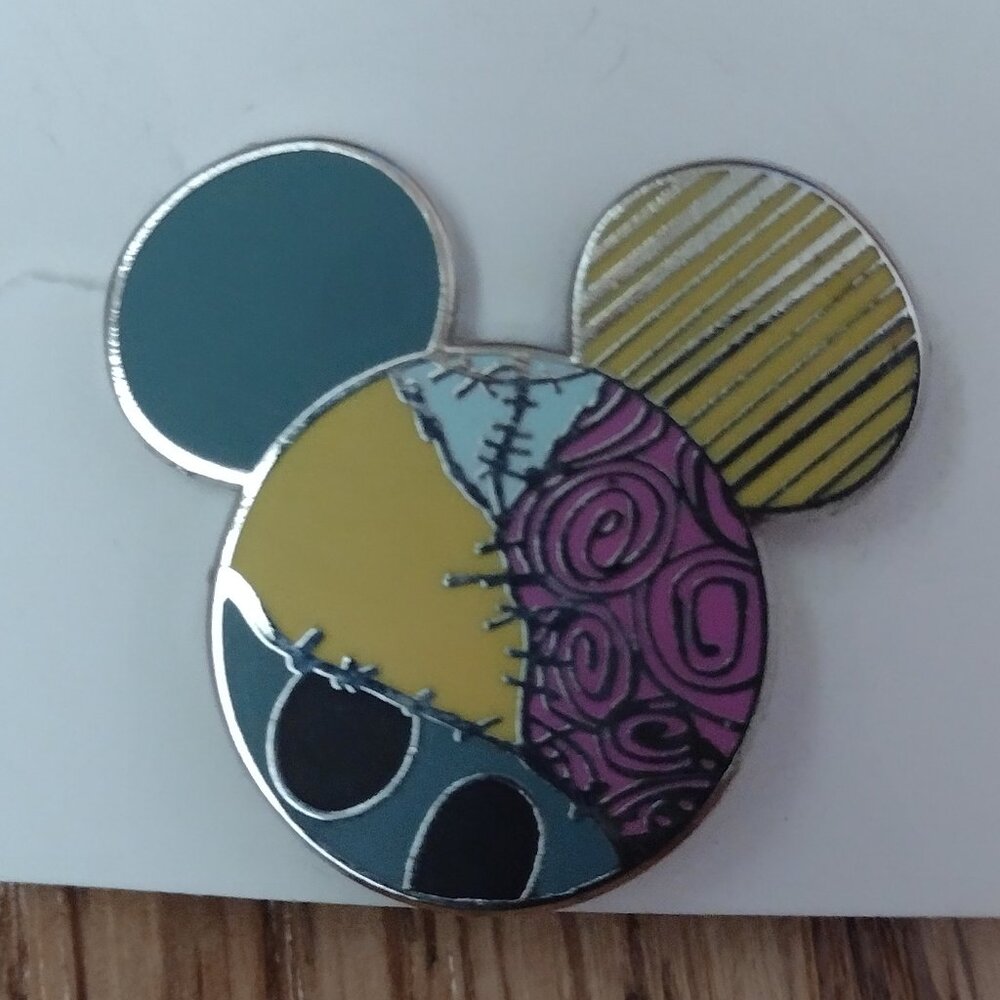 NWT Mickey Mouse Colorful Head Pin